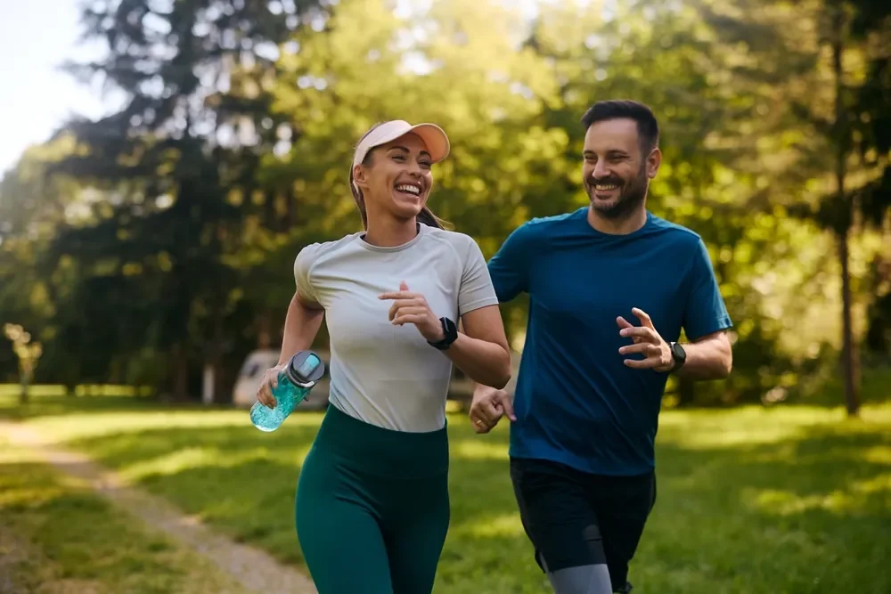  A happy couple practising a healthy lifestyle by running together